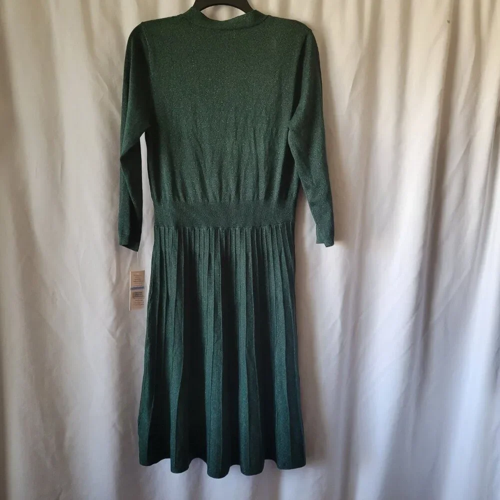 Elegant Green Knit Dress - Picture 2 of 11